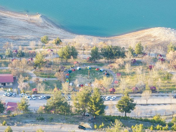 Quels sont les itinéraires de croisière pour explorer les chutes d'eau en Amérique du Sud?